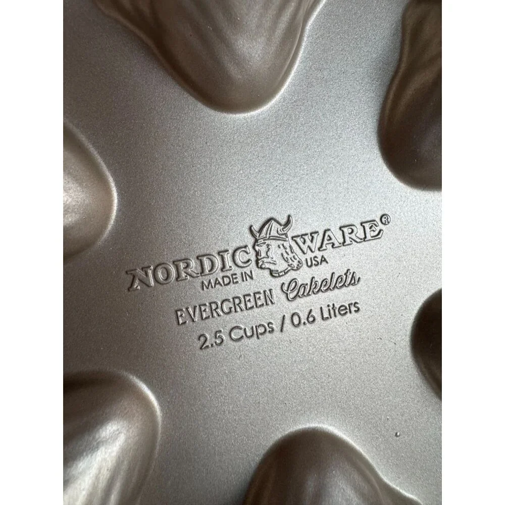 Nordicware Evergreen Trees‎ Cakelet Pan